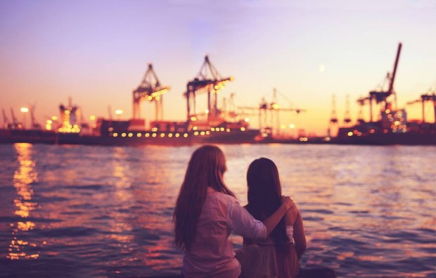 lúc khó khăn mới biết ai là bạn khi hoạn nạn mới hiểu bạn là ai