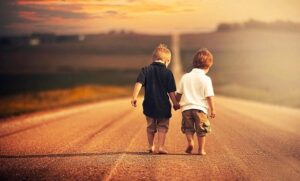 lúc khó khăn mới biết ai là bạn khi hoạn nạn mới hiểu bạn là ai