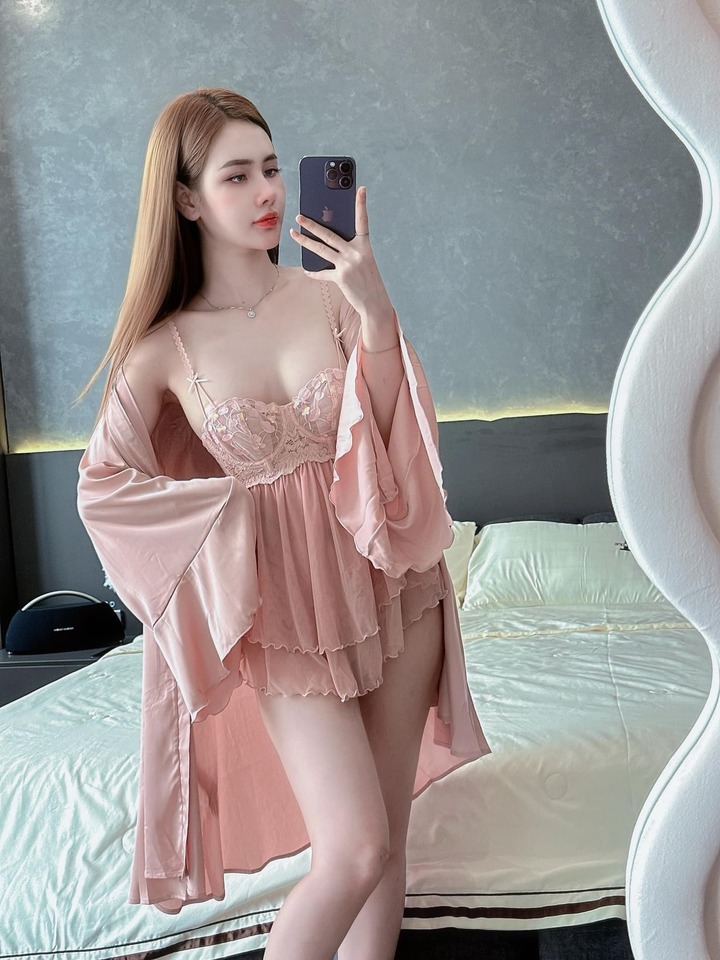 gai xinh mac vay ngu